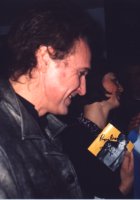 Ray Davies gave autographs after the show in Cologne, photo: Denise Lattwein